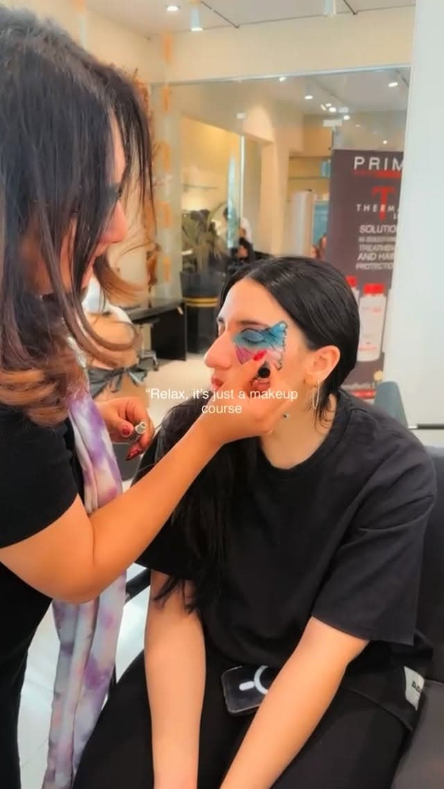 Makeup course demonstration in the lounge